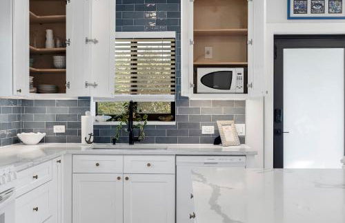 Art Deco Apt w Pool One Mile to Beach Pets Welcome - Foto 7