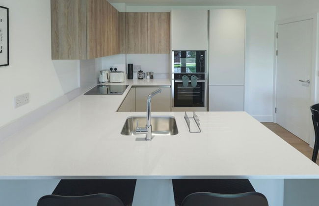 Luxury Manchester Apartment - Blue - Photo 10