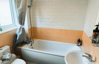 4 beds spacious Apartment, with Parking & WIFI, CHAFFORD HUNDRED, near station & shopping, long stays! - Foto 10