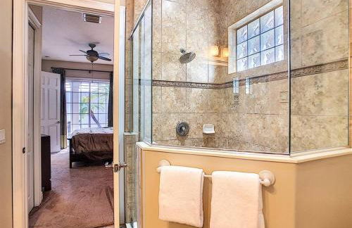 Two King En-Suites …Inside the Prestigious Reunion Resort - Foto 10