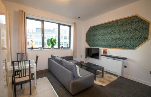 Ideal for groups - Lovely 2 Bedroom Apartment - Free Parking, Transit links, Close to Stadiums - Foto 1