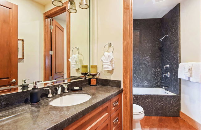 Luxury Mountain Chalet Deck w/ BBQ & Lake Views - Photo 19