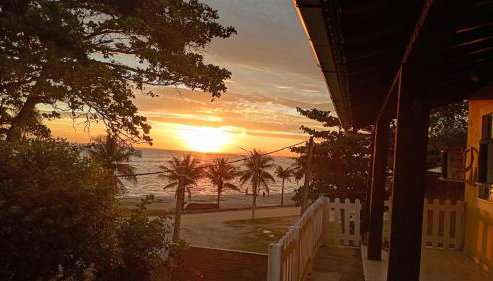 Casa 4 quartos, 2 suítes, piscina e acessibilidade - Frente para a lagoa - Foto 2