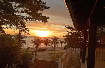 Casa 4 quartos, 2 suítes, piscina e acessibilidade - Frente para a lagoa - Foto 2
