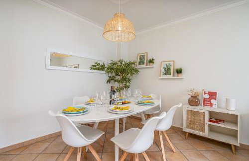 Bright Flat w/ Terrace & Pools by HostWise - Foto 14