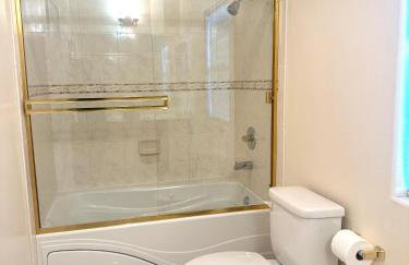 Spacious 3BR 3BA Home ,Sleep 9,3 Car Garage Garden Near DTLA Pasadena Hollywood - Foto 21