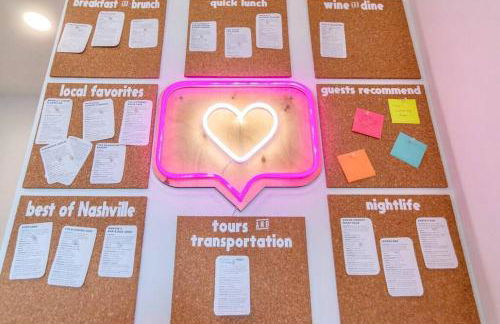 Stylish downtown condo w/ pool & parking - Foto 19