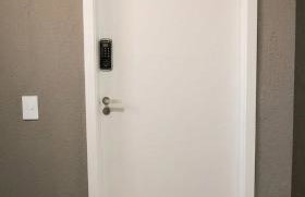 Apartamento novo com piscina 2 quartos self check-in perto do shopping - Foto 24