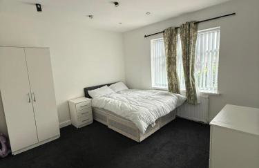 3 Bed Semi, Bingley, BD16, Free Parking, Wi-Fi - Foto 6