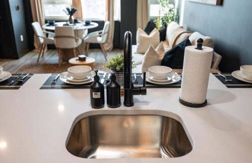 Cozy 1 King BR, Gym, Free Parking, 8mins Train - Foto 7