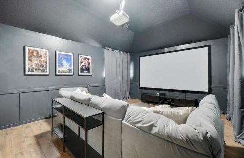 Tropical Pool Oasis - 5 BR Foosbal Cinema - Photo 17