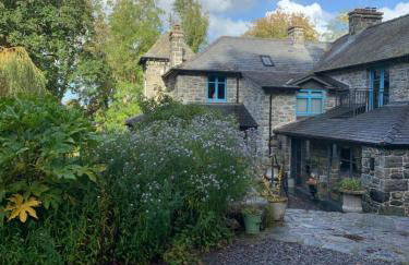 Ty Pandy Eclectic Luxury Family cottage Sleeps 8 adults and 2 children - Photo 77