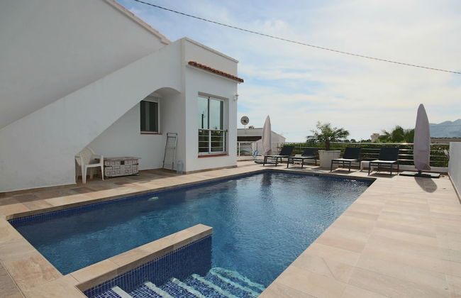Private Family Retreat With Pool Short Walk to the Sea - Foto 26