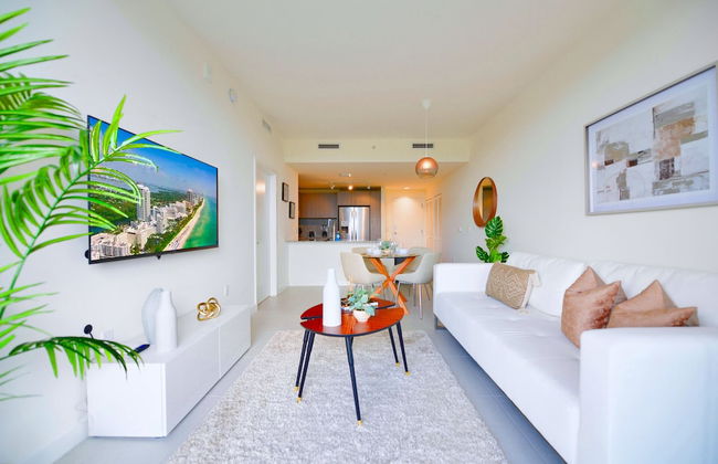 Downtown Doral Condo w-Free Parking - Foto 26