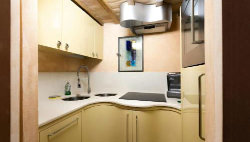 Medieval Tower In Sibillini Mountains Park - Foto 3