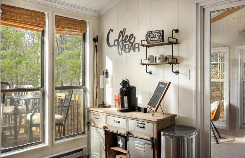 Cabin w hot tub & fire pit - Foto 13