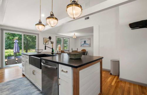 Newly Updated Home Close to Beaches - Foto 12