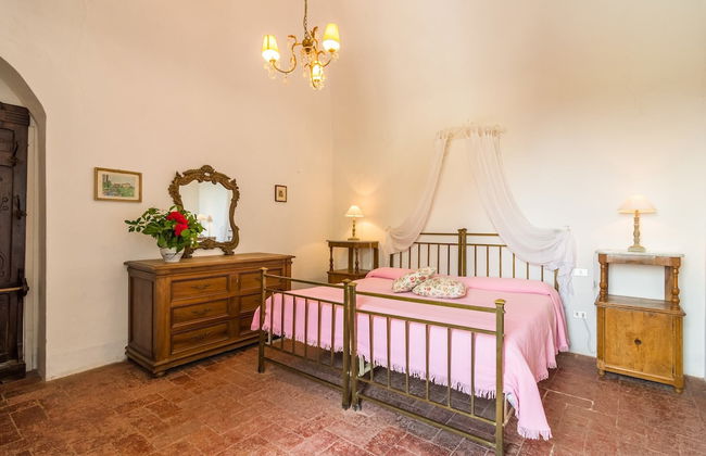 Italian Stay: Bacchereto Wine Country - Photo 14