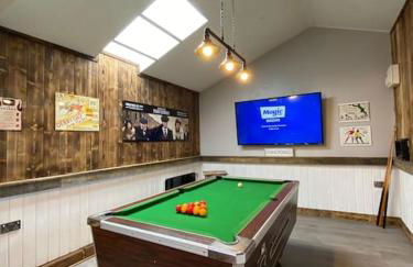 Luxury Accom with Amazing Views over Rudyard Lake - Photo 35