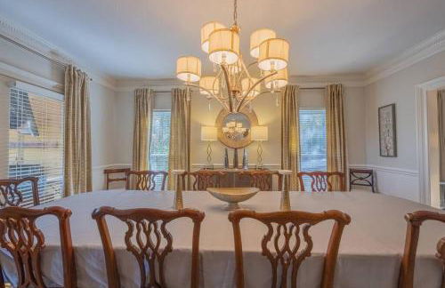 Large Luxury House, King Beds and More, Hot Tub, Theater, Fireplace, Game Room, Ping-pong, Pool Table, Air Hockey, Arcade, River, Big Kitchen, Nice Porch, Quiet, Good for Families and Large Groups, Near UGA Golf Course, Close to UGA & Stanford Stadium - Photo 69