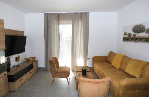 Apolo Apartments - Pool & Garden Retreat - Foto 6