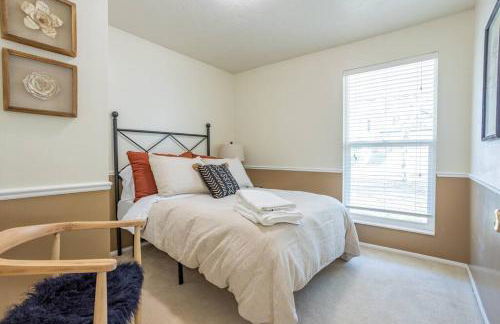 Spacious Stay near Airport, Downtown & Ski Resorts - Photo 13