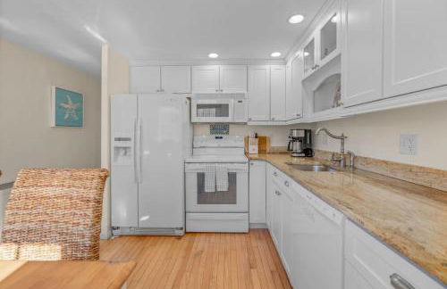 Charming House by the Beach with Patio Grill and FirePit - Foto 22