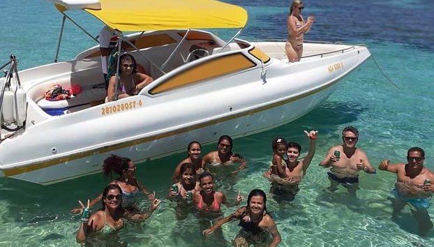 Desfrutando do tour na lancha