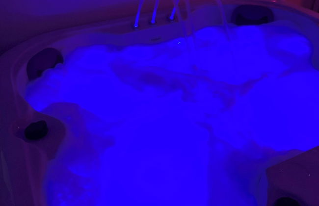 Relaxing Getaway With Hot Tub & Sauna Sleeps 6 - Foto 29