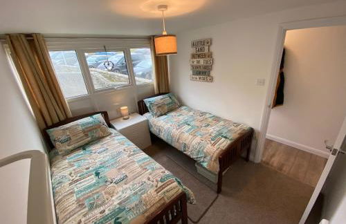 Sunsets In Porthtowan, Beachfront apartment - Photo 9