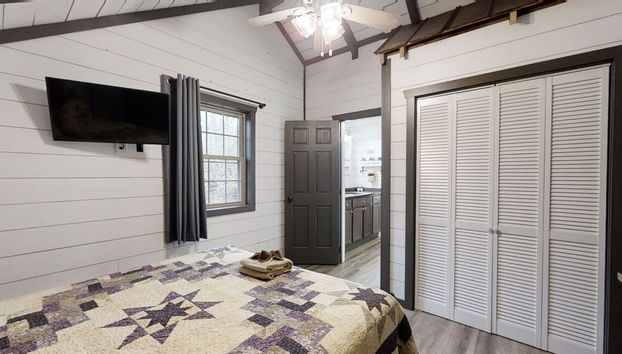 Bigfoots Hideaway 1 Bedroom Cabin by RedAwning - Foto 3, Habitación