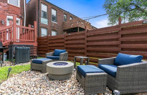 Abstract Haven | Stylish 1BR by Tower Grove - Photo 7