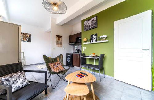 Stay Cosy Lille I Tourcoing - Appartement - Hypercentre - Parking securise - Wifi - Netflix - Cuisine - Foto 1