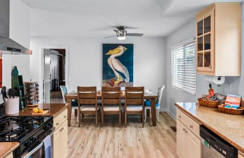 Mile to Beach! Private, Family & Pet Friendly Oasis! Pool Table & Hot tub! - Photo 4