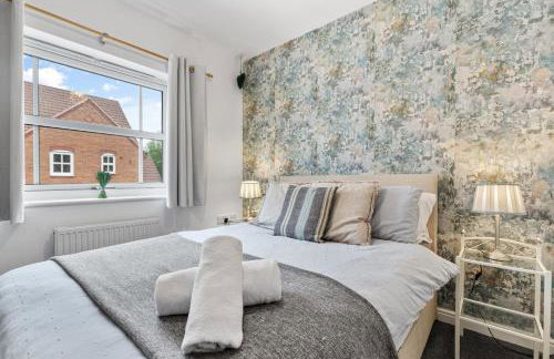 Modern 2-BR Home WiFi plus Parking - Photo 25