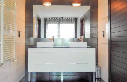 Espectacular casa con piscina - Foto 26