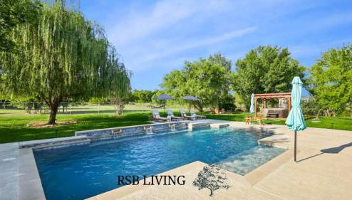 The Perfect Holiday Getaway 5BR 4BA with Pool and Hot Tub - Foto 1, Garden, sunbed