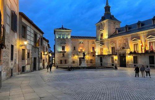 Apartment in monumental square Madrid Center - Photo 44