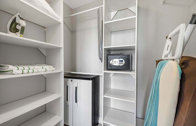 Downtown Doral Condo w-Free Parking - Foto 10