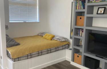 The Salty Bee - Photo 2