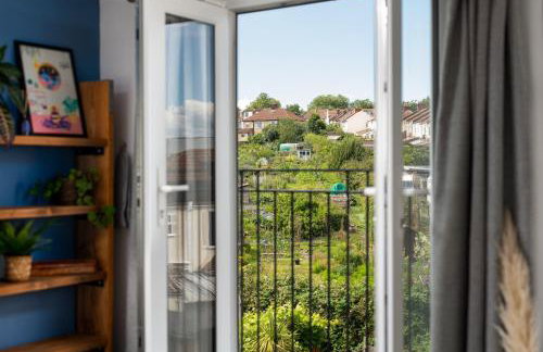 Charming Family Home with Stoves, Garden & Parking - Foto 28