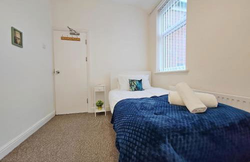 Central Manchester Modern 4 Bed House - free parking - Foto 27