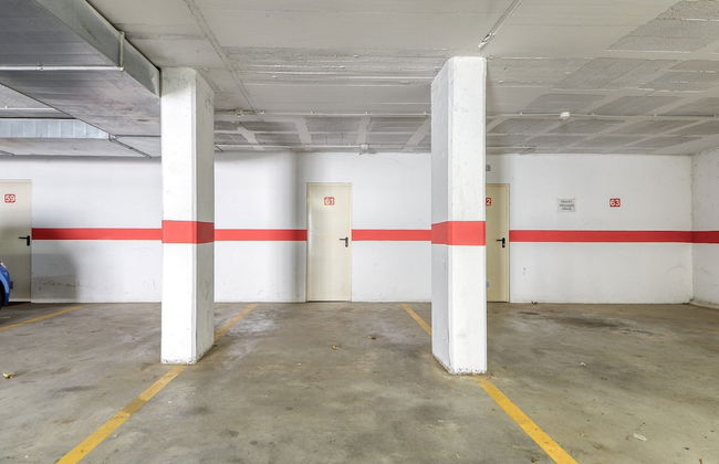 Charming Apartment With Patio - Photo 25