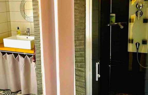 Elegant and Charming Townhouse with roof terrace - Foto 22