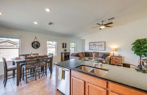 Backyard Oasis Updated San Tan Valley Escape - Foto 9