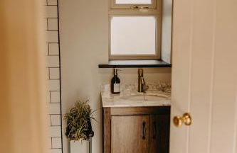 Luxury countryside cottage getaway with wood fired hot tub - Foto 8