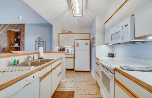 All-Season Fun! Wintergreen Resort Condo with Views - Foto 4