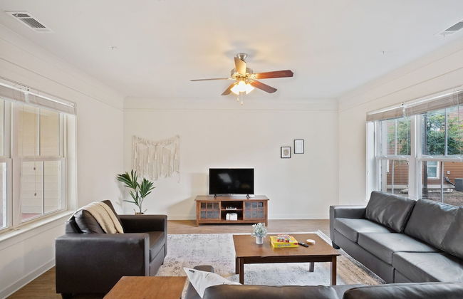 Texas State Sanctuary With Massive Pool Oasis - Foto 17