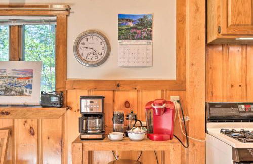 1 Mi to Downtown BBH Coastal Cabin with Deck and Yard - Foto 14