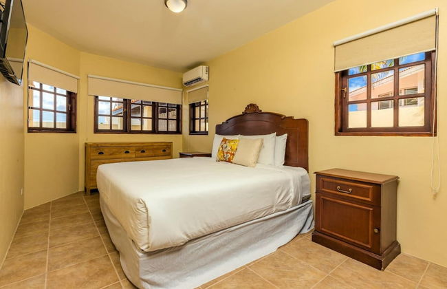 Large 5BR Villa With Private Pool Near Eagle Beach - Photo 9